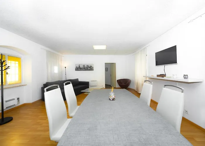 Piazza Grande House 아파트 로카르노