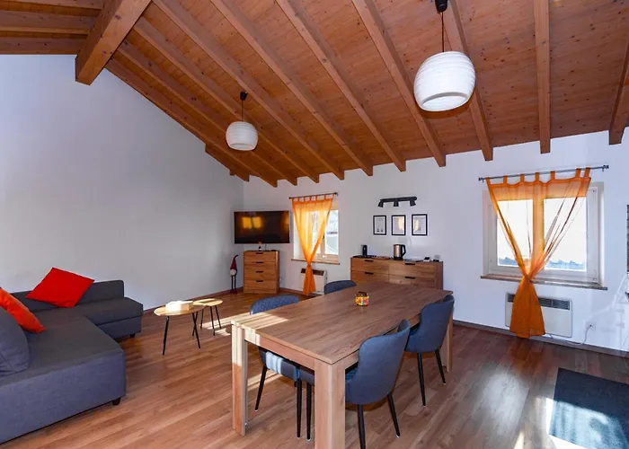 Piazza Grande House * 로카르노